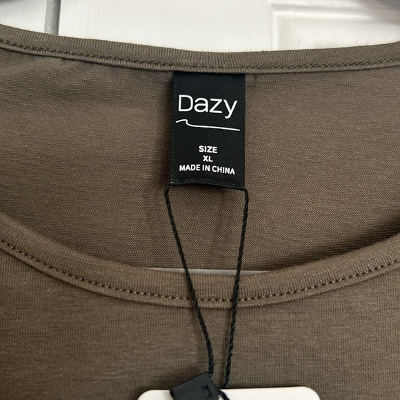 NWT graphic tee - Picture 4 of 6